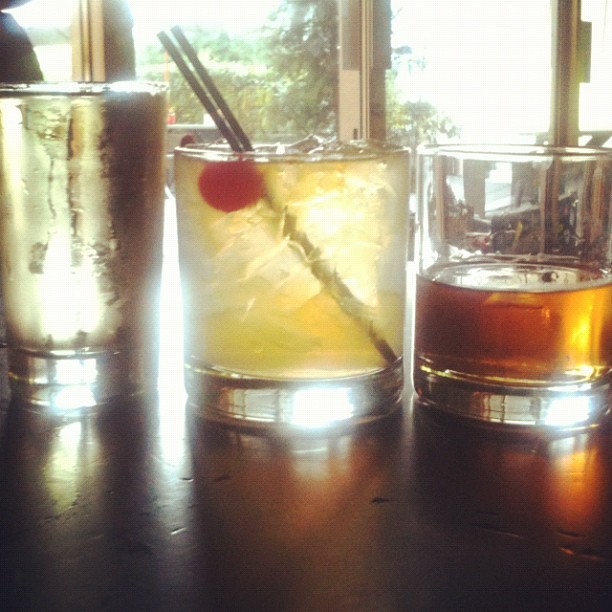 Turn in celebratory drinks! Guess whose drink is whose? #pdx48hfp @mypeachcheesecake @samleinen